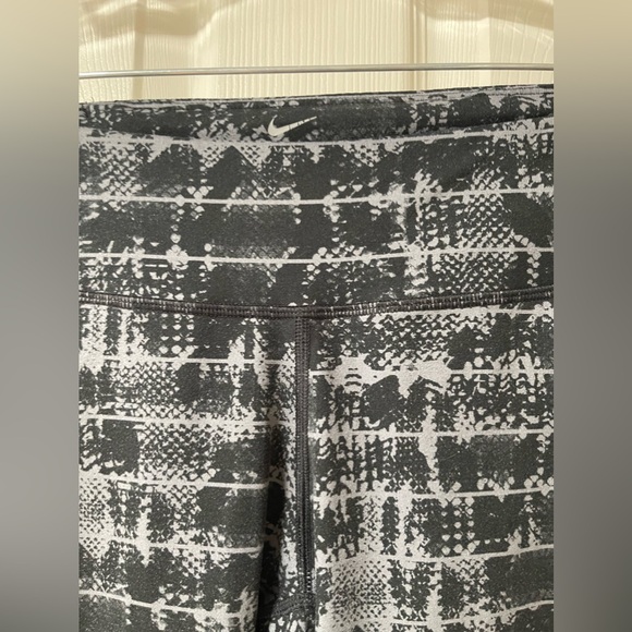 NIKE Cropped Epic Viper Print Black Gray Running Tights Size Medium - Picture 5 of 13